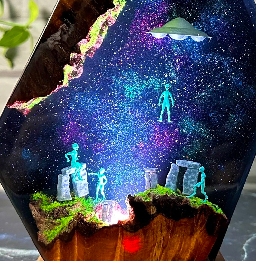 Aliens and space resin lamp