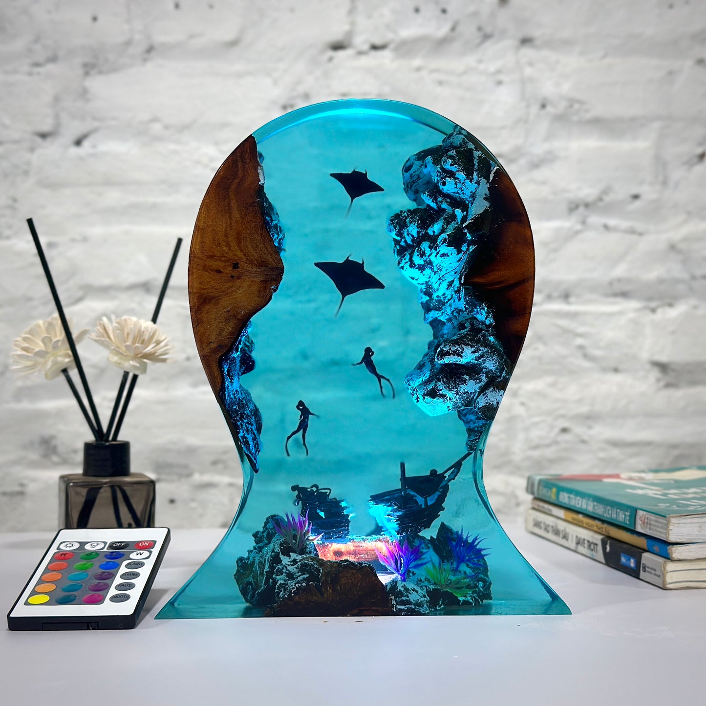 Manta rays headphone stand resin