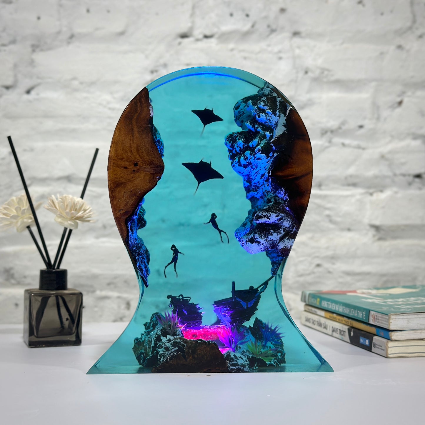 Manta rays headphone stand resin