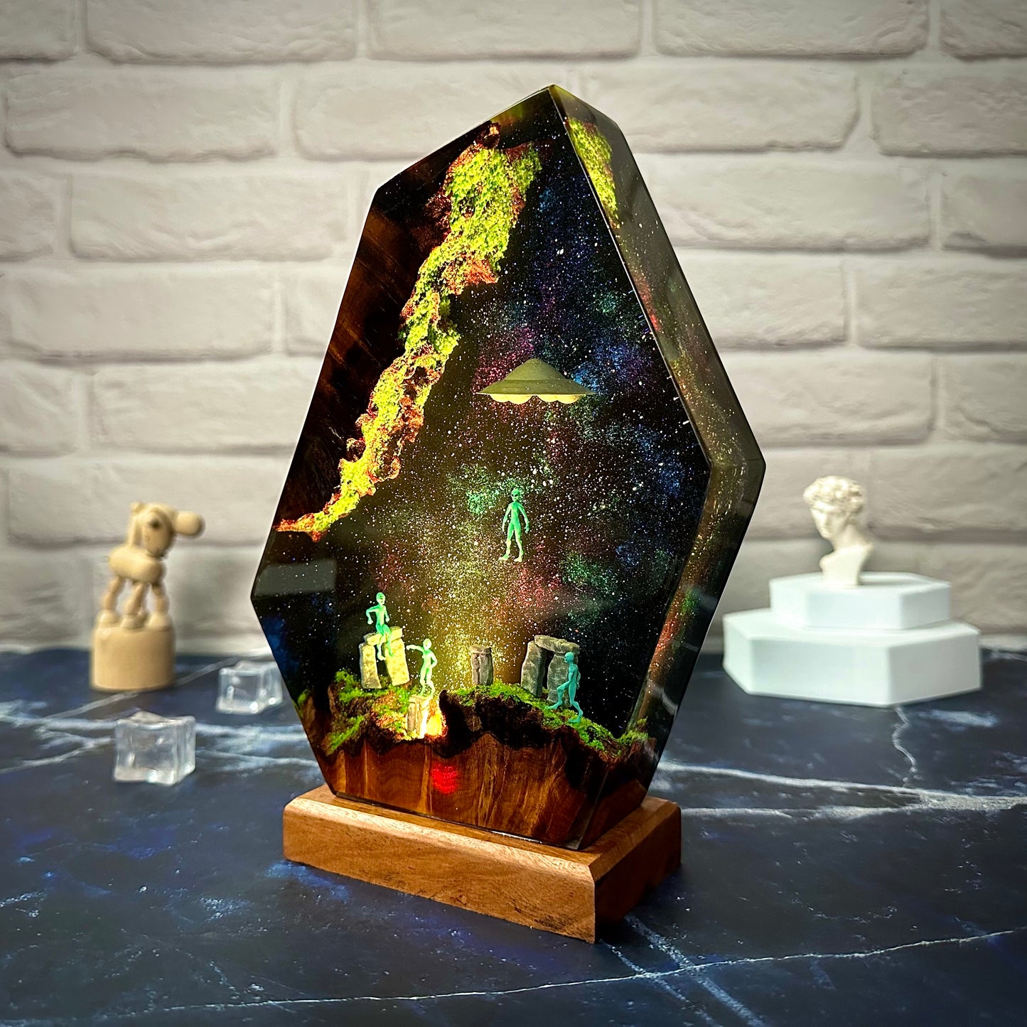 Aliens and space resin lamp